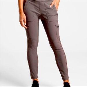 Athleta Headlands Hybrid Tight in Shale Size 10P NWOT